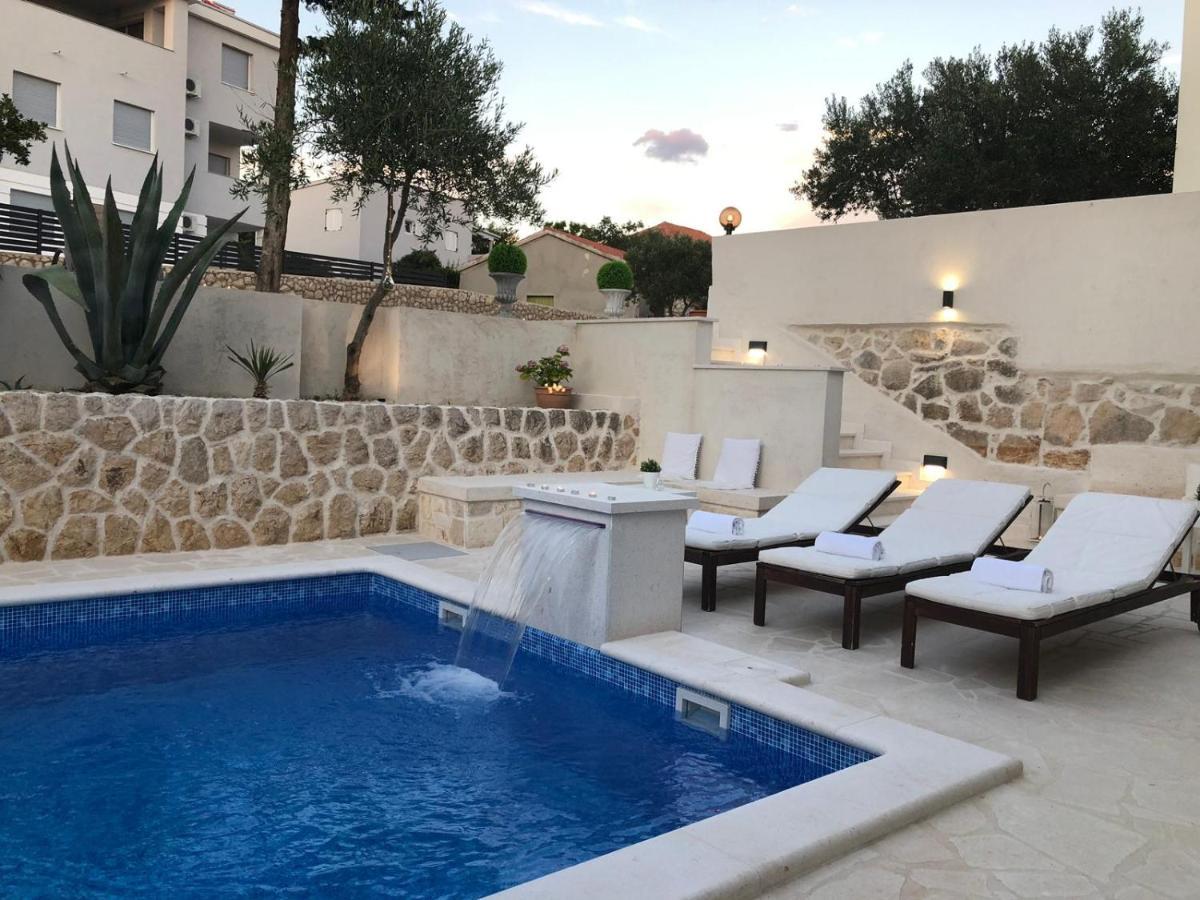Villa Bella With Pool Novalja Bagian luar foto