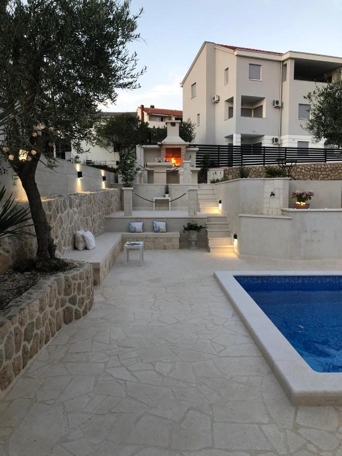 Villa Bella With Pool Novalja Bagian luar foto