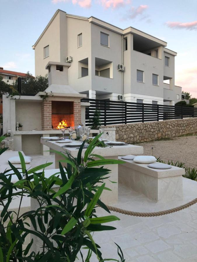 Villa Bella With Pool Novalja Bagian luar foto