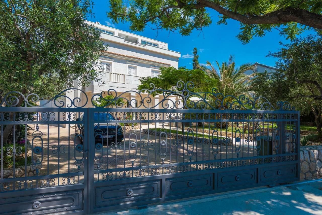 Villa Bella With Pool Novalja Bagian luar foto
